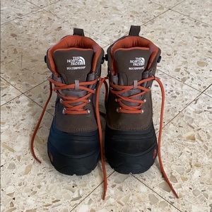 Boys North Face Chilkat Boots Size 5